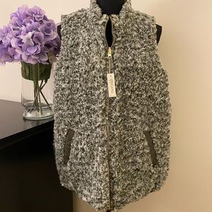 NWT Women’s Maurices Plus Size Green Reversible Sherpa Vest, Size 0X